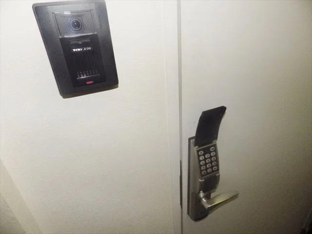 二重扉でセキュリティーも万全。