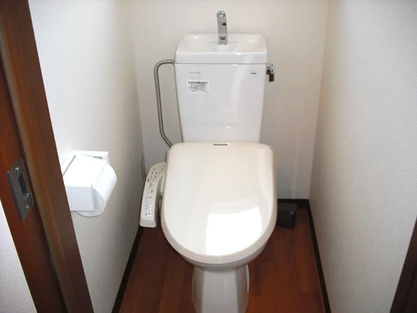 トイレはウォシュレット付き。