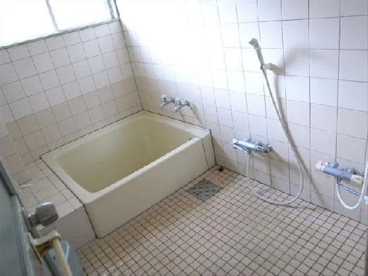 浴槽付きのお風呂でリフレッシュ！