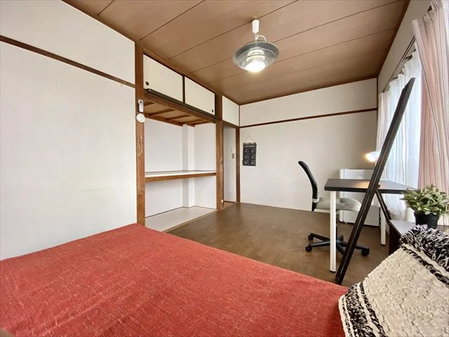 各お部屋には押し入れ収納があります