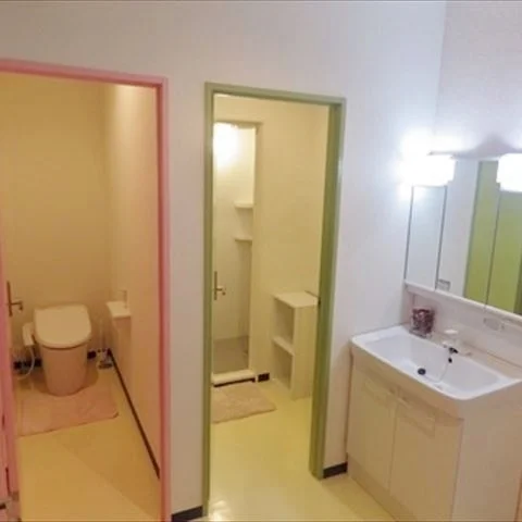女性専用のシャワー&トイレも完備。