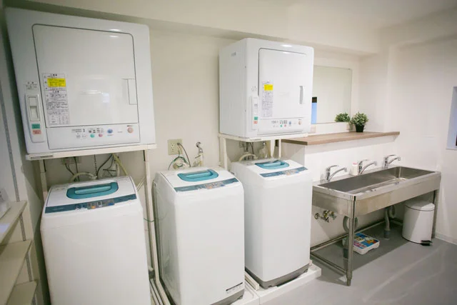 洗濯機3台、乾燥機2台（無料）