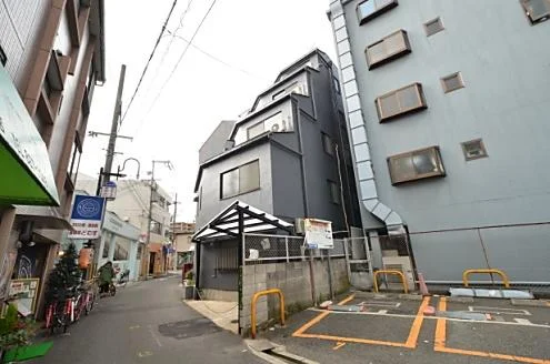 家が重なったような作りです。