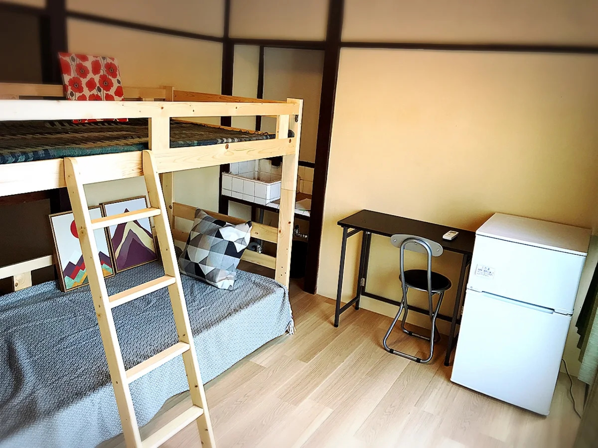 間取り+収納+洗面、一番明るいお部屋です。