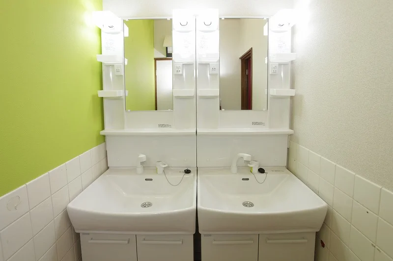 洗面台は２つ