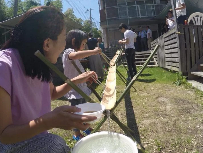みんなで流しそうめん