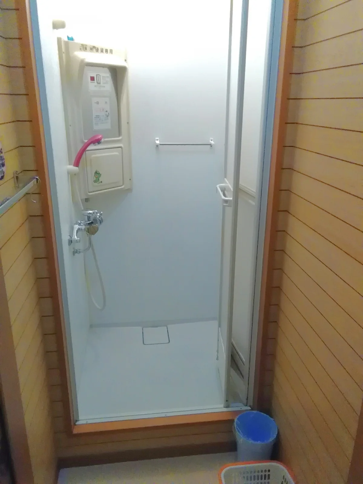 シャワー室・1階男性専用、2階女性専用