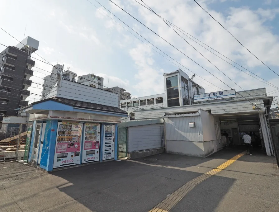 子安駅にも神奈川新町駅にも近いです