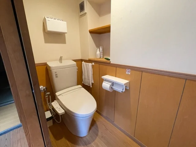 お庭前のトイレです。