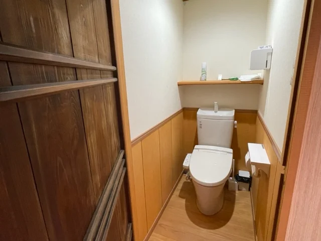 105号室前のトイレです。