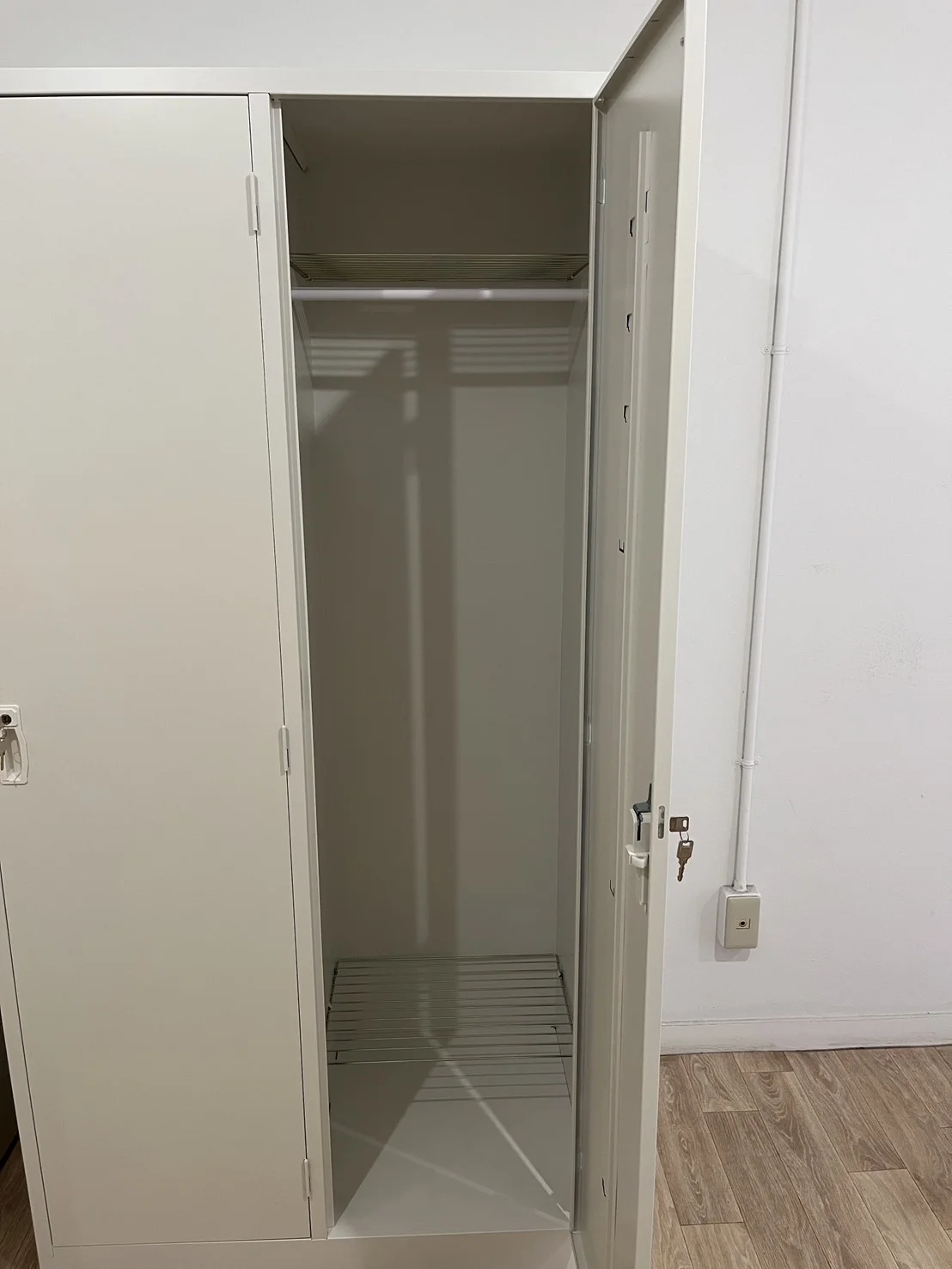 ロッカーは￥1,000／月で利用することができます。お部屋で