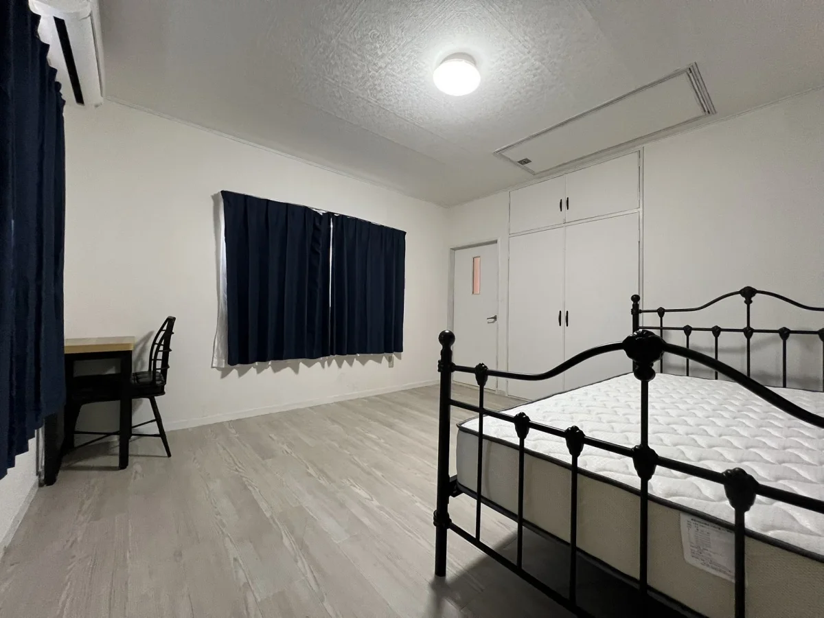 <301> 8畳のお部屋にｾﾐﾀﾞﾌﾞﾙﾍﾞｯﾄﾞ、ﾛﾌﾄ付