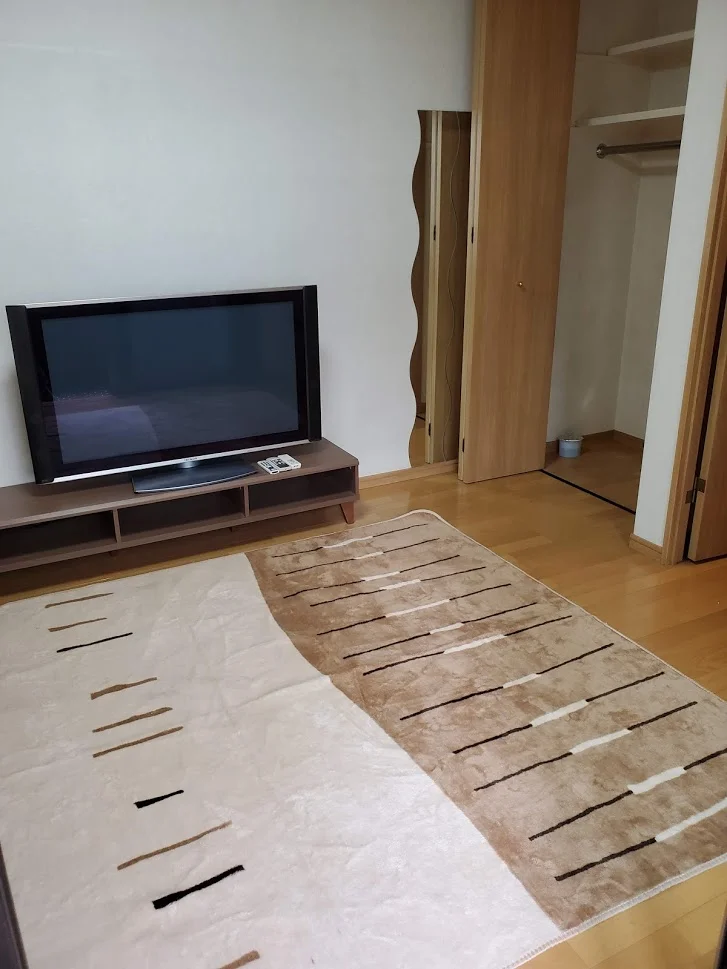 大きなテレビ付きのお部屋
