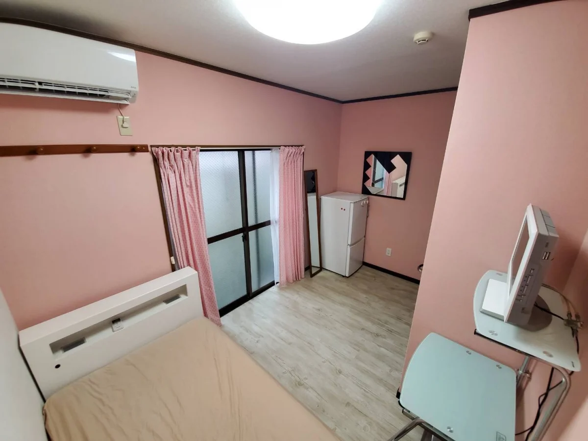 Room C 1F