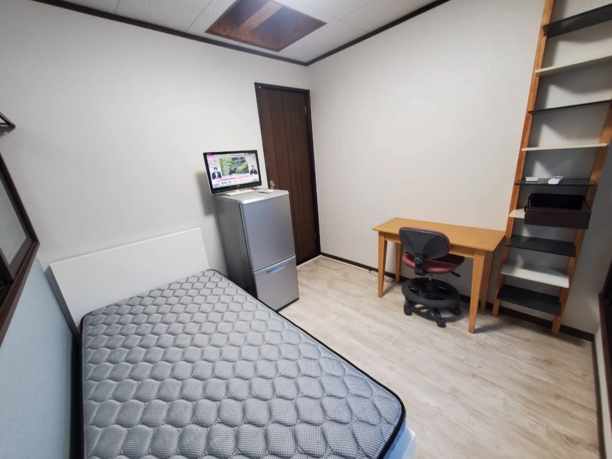Room E