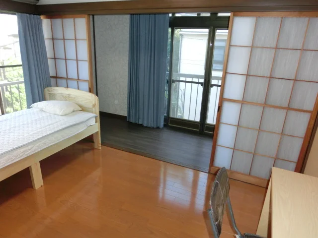 Room E